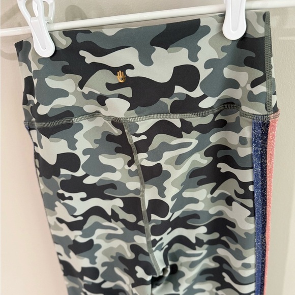 Spiritual Gangster Camo Print Glitter Striped Leggings - Size Medium - NWT - Picture 10 of 13